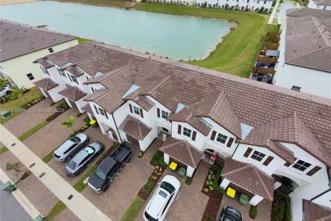 Снять в аренду таунхаус в Хомстед, Флорида 3 спальни, 134.06м2, № 1986800 - фото 19