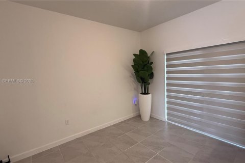 Снять в аренду таунхаус в Хомстед, Флорида 3 спальни, 134.06м2, № 1986800 - фото 8