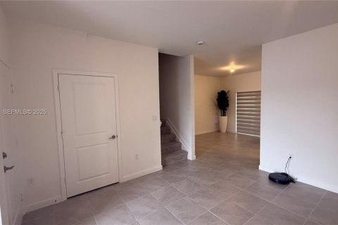 Снять в аренду таунхаус в Хомстед, Флорида 3 спальни, 134.06м2, № 1986800 - фото 7