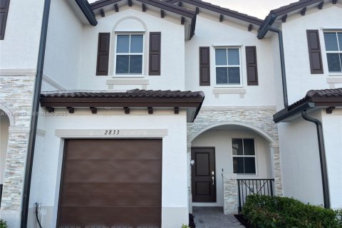 Снять в аренду таунхаус в Хомстед, Флорида 3 спальни, 134.06м2, № 1986800 - фото 4