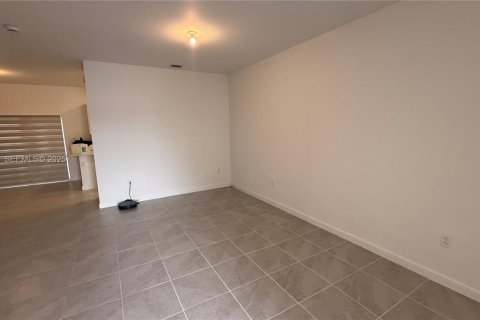 Снять в аренду таунхаус в Хомстед, Флорида 3 спальни, 134.06м2, № 1986800 - фото 6