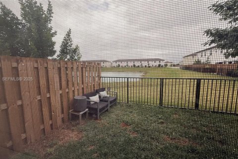 Снять в аренду таунхаус в Хомстед, Флорида 3 спальни, 134.06м2, № 1986800 - фото 20