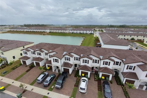 Снять в аренду таунхаус в Хомстед, Флорида 3 спальни, 134.06м2, № 1986800 - фото 17