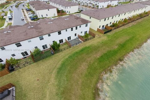 Снять в аренду таунхаус в Хомстед, Флорида 3 спальни, 134.06м2, № 1986800 - фото 18