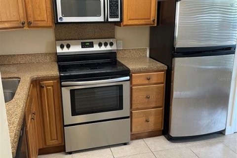 Condo in Orlando, Florida, 2 bedrooms № 2200728 - photo 3