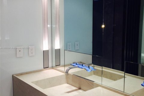 Condo in Sunny Isles Beach, Florida, 2 bedrooms  № 1818111 - photo 11