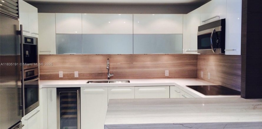 Condo in Sunny Isles Beach, Florida, 2 bedrooms  № 1818111