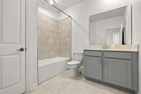 House in Kissimmee, Florida 3 bedrooms, 167.41 sq.m. № 2429341 - photo 15