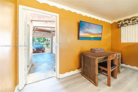 Casa en venta en Miami Gardens, Florida, 3 dormitorios, 95.69 m2 № 2027860 - foto 11