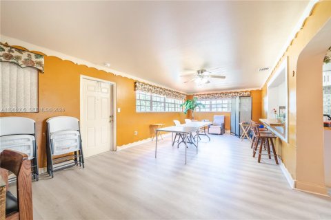 Casa en venta en Miami Gardens, Florida, 3 dormitorios, 95.69 m2 № 2027860 - foto 10
