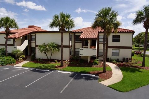 Condo in Orlando, Florida, 2 bedrooms № 2216837 - photo 13