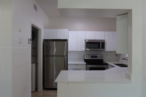 Copropriété à vendre à Hialeah, Floride: 2 chambres, 88.91 m2 № 2244708 - photo 3