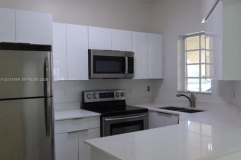 Copropriété à vendre à Hialeah, Floride: 2 chambres, 88.91 m2 № 2244708 - photo 2