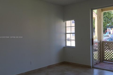 Copropriété à vendre à Hialeah, Floride: 2 chambres, 88.91 m2 № 2244708 - photo 5