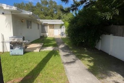 Купить коммерческую недвижимость в Майами, Флорида 233.28м2, № 1984540 - фото 10