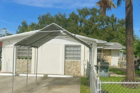 Купить коммерческую недвижимость в Майами, Флорида 233.28м2, № 1984540 - фото 3