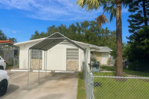 Купить коммерческую недвижимость в Майами, Флорида 233.28м2, № 1984540 - фото 2