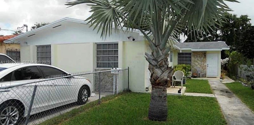 Propiedad comercial en Miami, Florida 233.28 m2 № 1984540