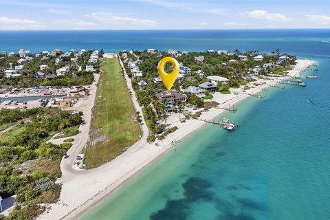 House in Captiva, Florida 4 bedrooms, 337.24 sq.m. № 2114984 - photo 8
