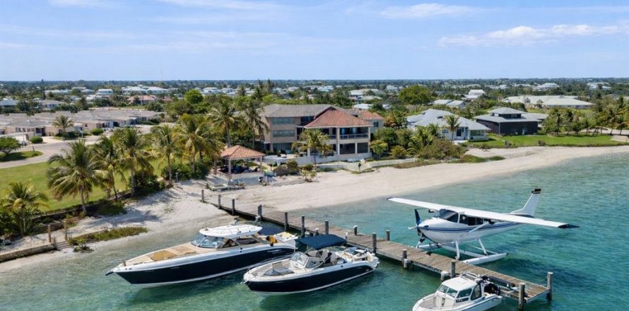 House in Captiva, Florida 4 bedrooms, 337.24 sq.m. № 2114984