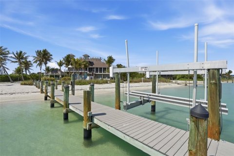 House in Captiva, Florida 4 bedrooms, 337.24 sq.m. № 2114984 - photo 3