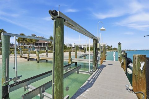 House in Captiva, Florida 4 bedrooms, 337.24 sq.m. № 2114984 - photo 15