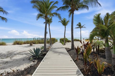 House in Captiva, Florida 4 bedrooms, 337.24 sq.m. № 2114984 - photo 13