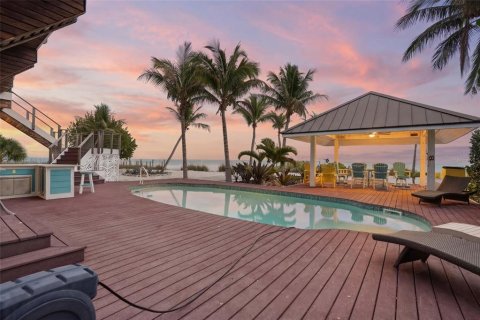 House in Captiva, Florida 4 bedrooms, 337.24 sq.m. № 2114984 - photo 7