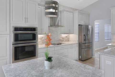 House in Kissimmee, Florida 4 bedrooms, 185.15 sq.m. № 2132487 - photo 1