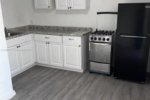 Propiedad comercial en venta en Miami, Florida, 151.99 m2 № 1950689 - foto 4