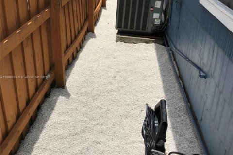 Propiedad comercial en venta en Miami, Florida, 151.99 m2 № 1950689 - foto 13