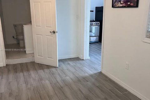 Propiedad comercial en venta en Miami, Florida, 151.99 m2 № 1950689 - foto 6