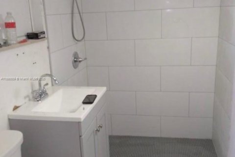 Propiedad comercial en venta en Miami, Florida, 151.99 m2 № 1950689 - foto 7