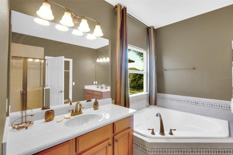 House in Orlando, Florida 7 bedrooms, 435.34 sq.m. № 1722682 - photo 30