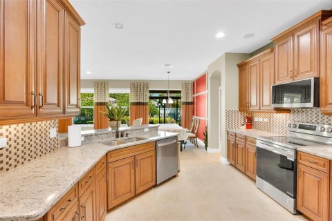 House in Orlando, Florida 7 bedrooms, 435.34 sq.m. № 1722682 - photo 10