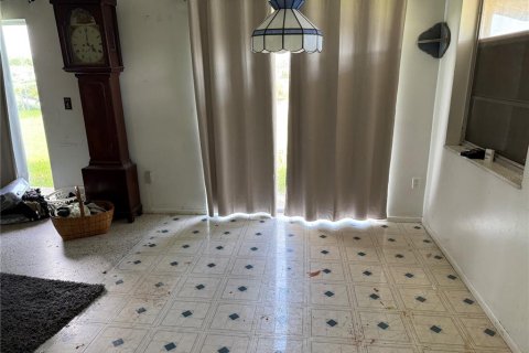House in Port Charlotte, Florida 3 bedrooms, 118.73 sq.m. № 1903575 - photo 4