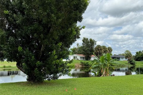 House in Port Charlotte, Florida 3 bedrooms, 118.73 sq.m. № 1903575 - photo 2