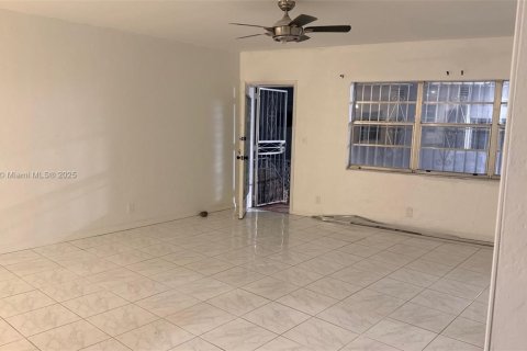 Condo in Miami Beach, Florida, 2 bedrooms № 1964492