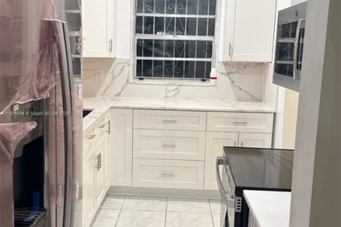 Condo in Miami Beach, Florida, 2 bedrooms  № 1964492 - photo 4