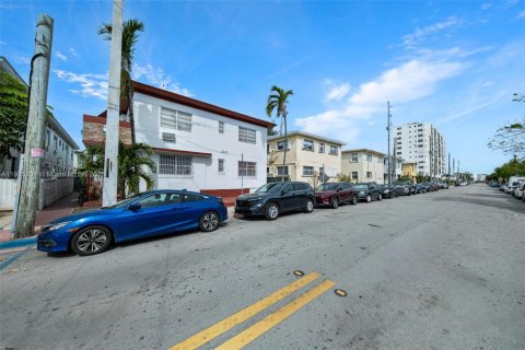 Condo in Miami Beach, Florida, 2 bedrooms  № 1964492 - photo 25
