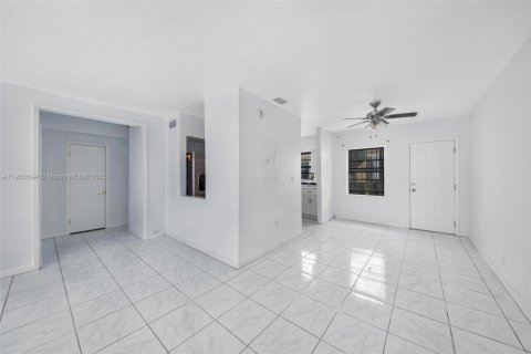 Condo in Miami Beach, Florida, 2 bedrooms  № 1964492 - photo 8