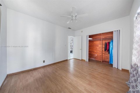 Condo in Miami Beach, Florida, 2 bedrooms  № 1964492 - photo 24
