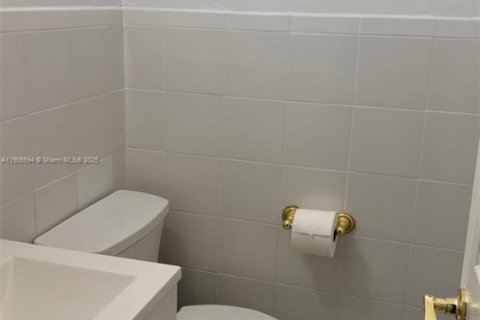 Condo in Miami Beach, Florida, 2 bedrooms  № 1964492 - photo 21