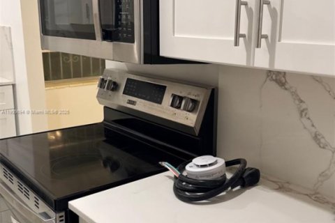 Condo in Miami Beach, Florida, 2 bedrooms  № 1964492 - photo 3