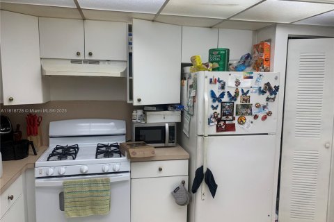 Condo in Hialeah, Florida, 2 bedrooms  № 1776150 - photo 6