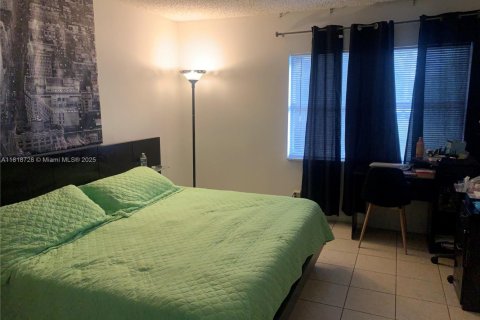 Condo in Hialeah, Florida, 2 bedrooms  № 1776150 - photo 9