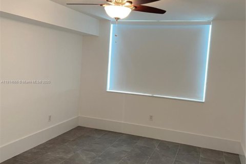 Condo in Miami, Florida, 1 bedroom  № 1970121 - photo 14