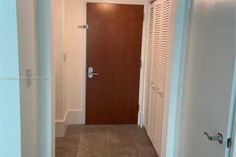 Condo in Miami, Florida, 1 bedroom  № 1970121 - photo 16