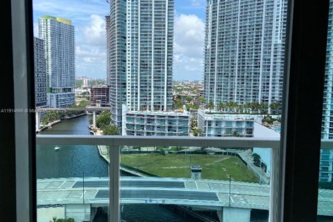Condo in Miami, Florida, 1 bedroom  № 1970121 - photo 6