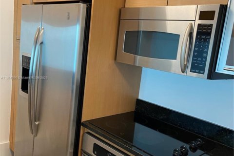 Condo in Miami, Florida, 1 bedroom  № 1970121 - photo 9
